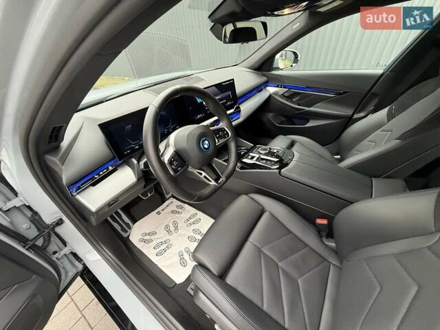 Сірий БМВ i5, об'ємом двигуна 0 л та пробігом 18 тис. км за 59500 $, фото 18 на Automoto.ua
