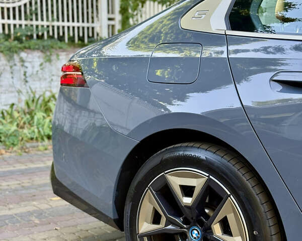 Серый БМВ i5, объемом двигателя 0 л и пробегом 15 тыс. км за 59500 $, фото 14 на Automoto.ua