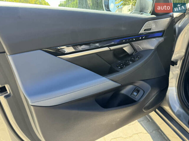 Серый БМВ i5, объемом двигателя 0 л и пробегом 5 тыс. км за 59000 $, фото 13 на Automoto.ua