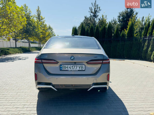 Серый БМВ i5, объемом двигателя 0 л и пробегом 5 тыс. км за 59000 $, фото 3 на Automoto.ua