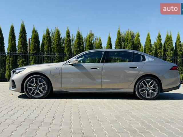 Серый БМВ i5, объемом двигателя 0 л и пробегом 5 тыс. км за 59000 $, фото 1 на Automoto.ua