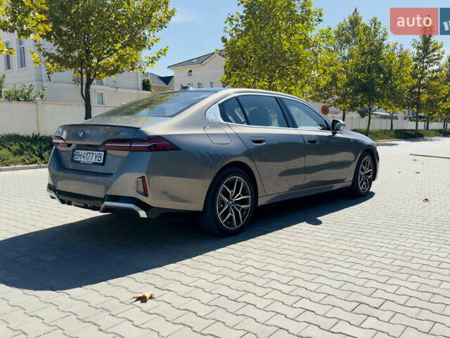 Серый БМВ i5, объемом двигателя 0 л и пробегом 5 тыс. км за 59000 $, фото 4 на Automoto.ua