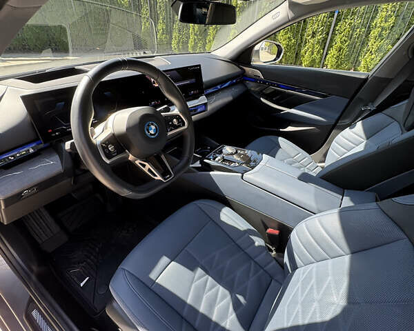 Серый БМВ i5, объемом двигателя 0 л и пробегом 5 тыс. км за 59000 $, фото 12 на Automoto.ua