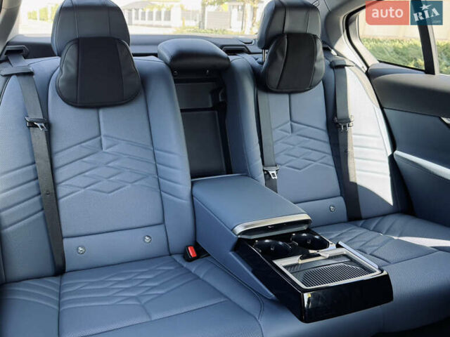 Серый БМВ i5, объемом двигателя 0 л и пробегом 5 тыс. км за 59000 $, фото 15 на Automoto.ua