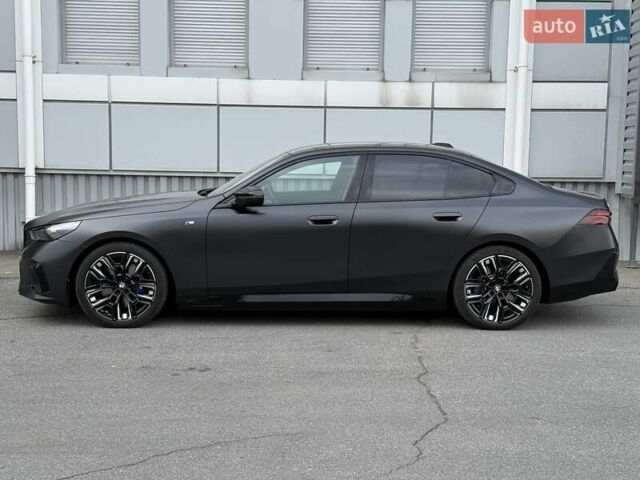 Серый БМВ i5, объемом двигателя 0 л и пробегом 5 тыс. км за 98929 $, фото 4 на Automoto.ua