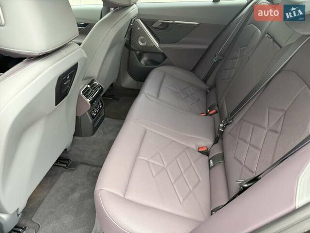 Серый БМВ i5, объемом двигателя 0 л и пробегом 5 тыс. км за 98929 $, фото 12 на Automoto.ua