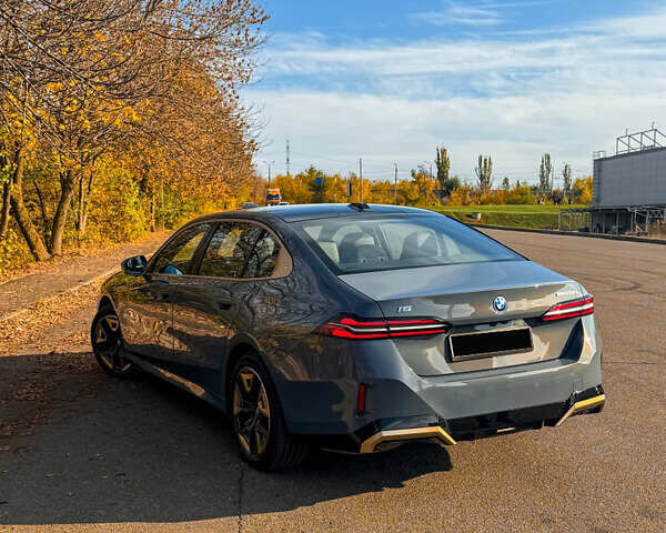 БМВ i5 2024 в Кривом Роге на Automoto.ua Синий БМВ i5, объемом двигателя 0 л и пробегом 15 тыс. км за 48000 $, фото 4 на Automoto.ua