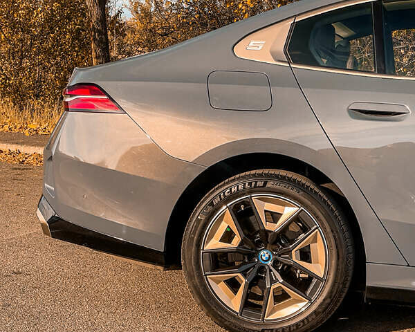 БМВ i5 2024 в Кривом Роге на Automoto.ua Синий БМВ i5, объемом двигателя 0 л и пробегом 15 тыс. км за 48000 $, фото 5 на Automoto.ua