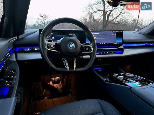 Синій БМВ i5, об'ємом двигуна 0 л та пробігом 4 тис. км за 48999 $, фото 22 на Automoto.ua