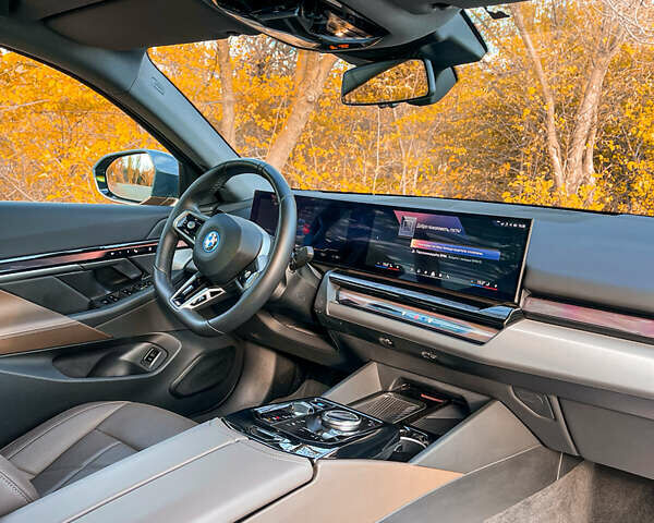 БМВ i5 2024 в Кривом Роге на Automoto.ua Синий БМВ i5, объемом двигателя 0 л и пробегом 15 тыс. км за 48000 $, фото 7 на Automoto.ua