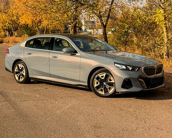 БМВ i5 2024 в Кривом Роге на Automoto.ua Синий БМВ i5, объемом двигателя 0 л и пробегом 15 тыс. км за 48000 $, фото 1 на Automoto.ua