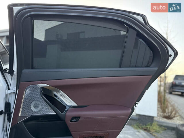 Білий БМВ i7, об'ємом двигуна 0 л та пробігом 42 тис. км за 86900 $, фото 74 на Automoto.ua