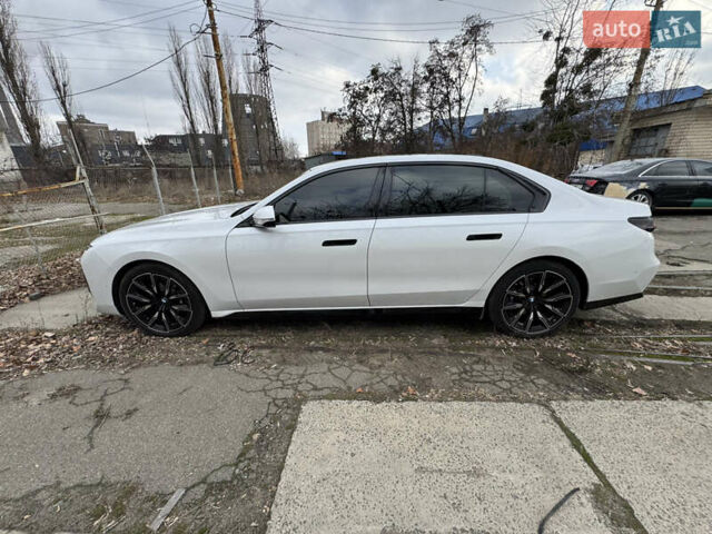 Белый БМВ i7, объемом двигателя 0 л и пробегом 44 тыс. км за 91000 $, фото 2 на Automoto.ua