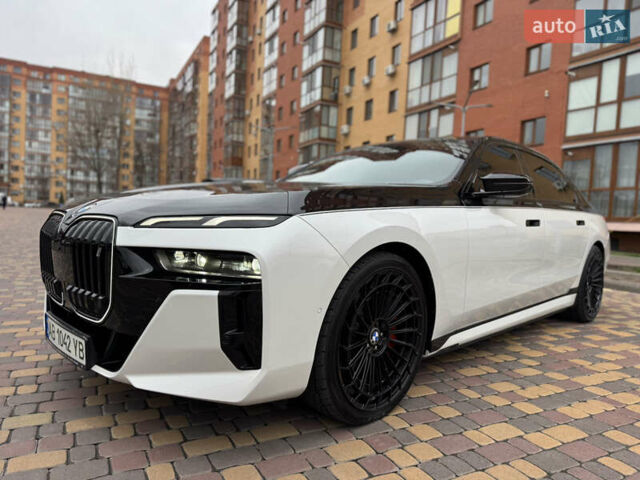Белый БМВ i7, объемом двигателя 0 л и пробегом 9 тыс. км за 85000 $, фото 14 на Automoto.ua