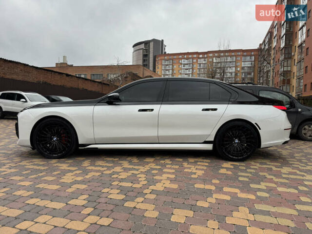 Белый БМВ i7, объемом двигателя 0 л и пробегом 9 тыс. км за 85000 $, фото 4 на Automoto.ua