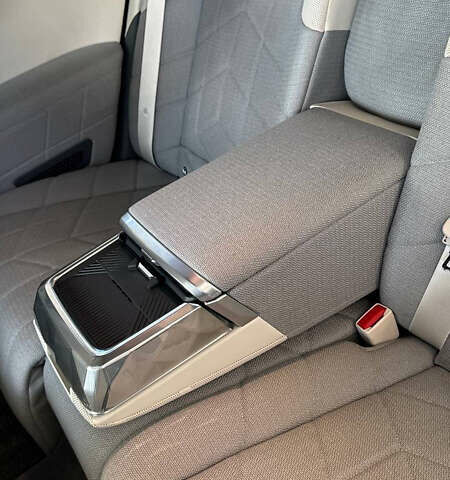 Бежевый БМВ i7, объемом двигателя 0 л и пробегом 39 тыс. км за 104623 $, фото 30 на Automoto.ua