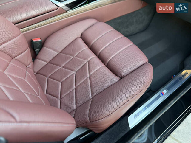 Черный БМВ i7, объемом двигателя 0 л и пробегом 36 тыс. км за 107000 $, фото 103 на Automoto.ua