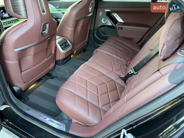 Черный БМВ i7, объемом двигателя 0 л и пробегом 36 тыс. км за 107000 $, фото 83 на Automoto.ua