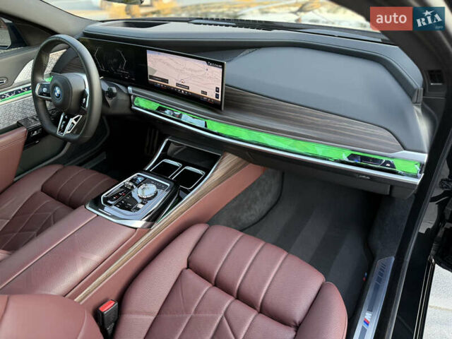 Черный БМВ i7, объемом двигателя 0 л и пробегом 36 тыс. км за 107000 $, фото 105 на Automoto.ua