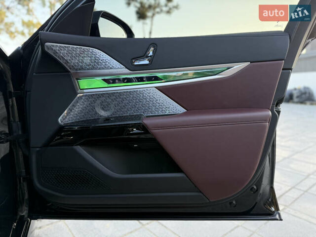 Черный БМВ i7, объемом двигателя 0 л и пробегом 36 тыс. км за 107000 $, фото 98 на Automoto.ua