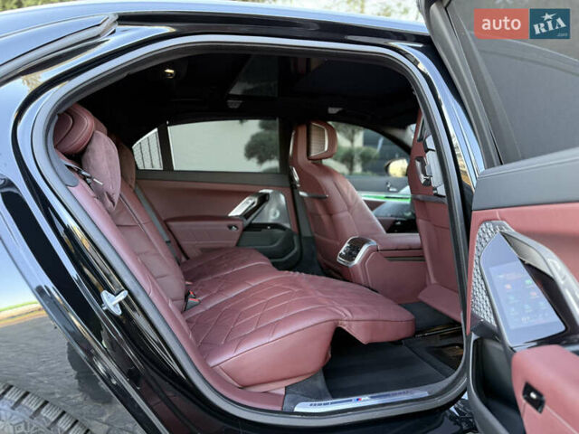 Черный БМВ i7, объемом двигателя 0 л и пробегом 36 тыс. км за 107000 $, фото 97 на Automoto.ua