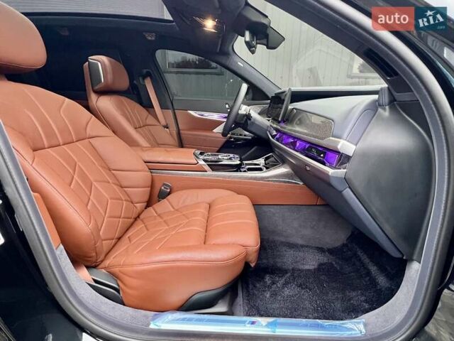 Черный БМВ i7, объемом двигателя 0 л и пробегом 35 тыс. км за 123900 $, фото 62 на Automoto.ua
