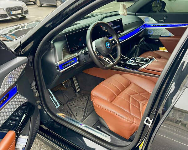 Черный БМВ i7, объемом двигателя 0 л и пробегом 22 тыс. км за 92000 $, фото 14 на Automoto.ua