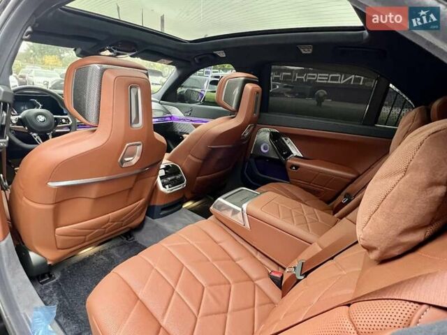 Черный БМВ i7, объемом двигателя 0 л и пробегом 35 тыс. км за 123900 $, фото 38 на Automoto.ua