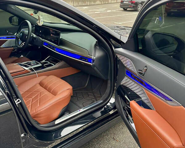 Черный БМВ i7, объемом двигателя 0 л и пробегом 22 тыс. км за 92000 $, фото 13 на Automoto.ua