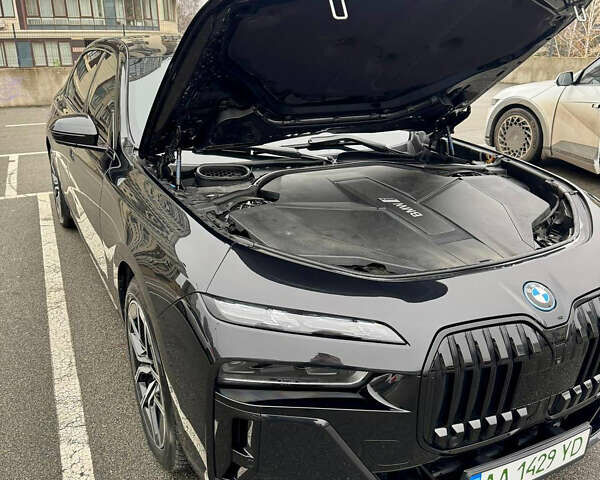 Черный БМВ i7, объемом двигателя 0 л и пробегом 22 тыс. км за 92000 $, фото 6 на Automoto.ua