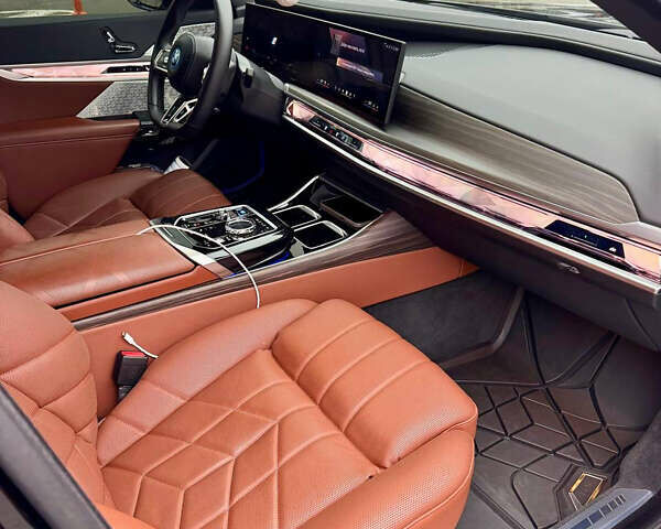 Черный БМВ i7, объемом двигателя 0 л и пробегом 22 тыс. км за 92000 $, фото 12 на Automoto.ua