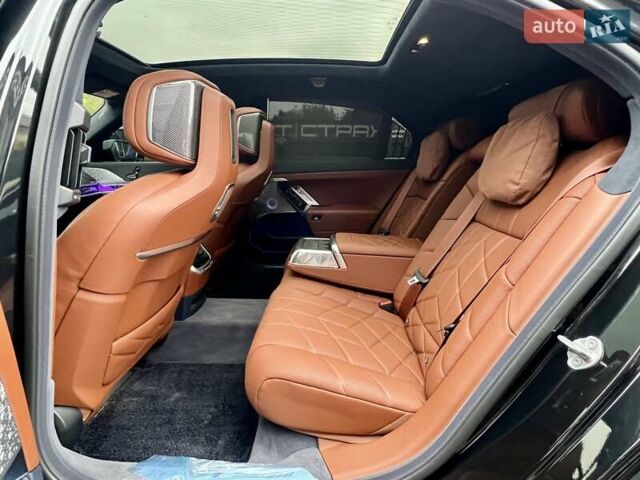 Черный БМВ i7, объемом двигателя 0 л и пробегом 35 тыс. км за 123900 $, фото 36 на Automoto.ua