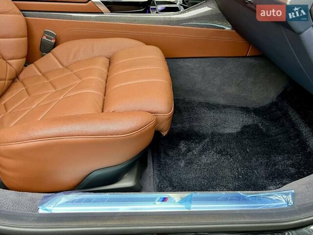 Черный БМВ i7, объемом двигателя 0 л и пробегом 35 тыс. км за 123900 $, фото 58 на Automoto.ua