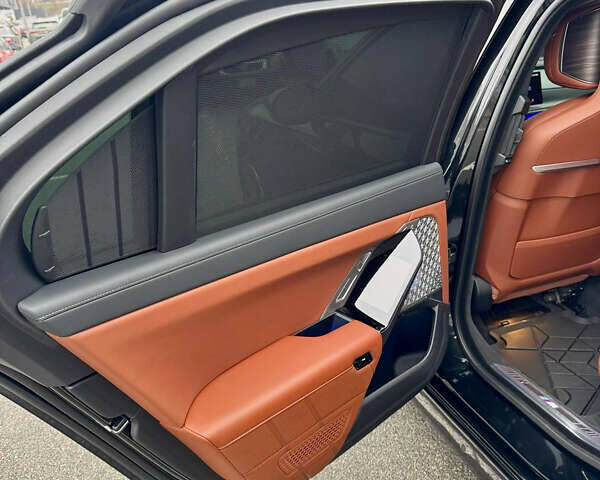 Черный БМВ i7, объемом двигателя 0 л и пробегом 22 тыс. км за 92000 $, фото 23 на Automoto.ua