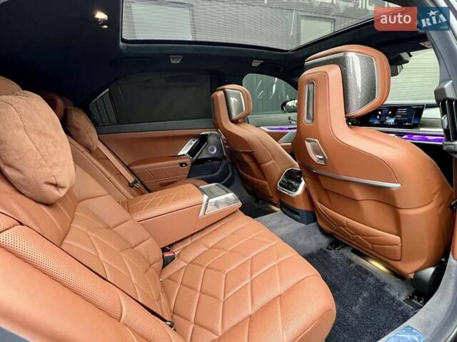 Черный БМВ i7, объемом двигателя 0 л и пробегом 35 тыс. км за 123900 $, фото 53 на Automoto.ua