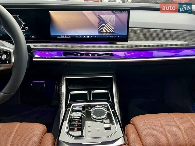 Черный БМВ i7, объемом двигателя 0 л и пробегом 35 тыс. км за 123900 $, фото 72 на Automoto.ua