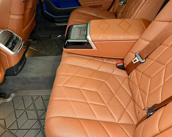 Черный БМВ i7, объемом двигателя 0 л и пробегом 22 тыс. км за 92000 $, фото 25 на Automoto.ua