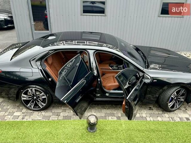 Черный БМВ i7, объемом двигателя 0 л и пробегом 35 тыс. км за 123900 $, фото 109 на Automoto.ua