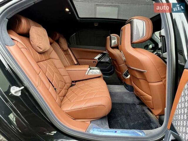 Черный БМВ i7, объемом двигателя 0 л и пробегом 35 тыс. км за 123900 $, фото 52 на Automoto.ua