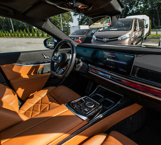 Черный БМВ i7, объемом двигателя 0 л и пробегом 25 тыс. км за 86500 $, фото 7 на Automoto.ua