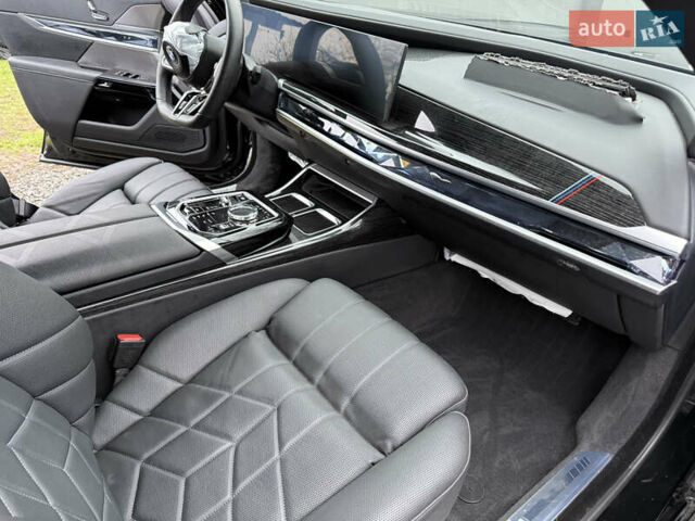Черный БМВ i7, объемом двигателя 0 л и пробегом 21 тыс. км за 57000 $, фото 15 на Automoto.ua