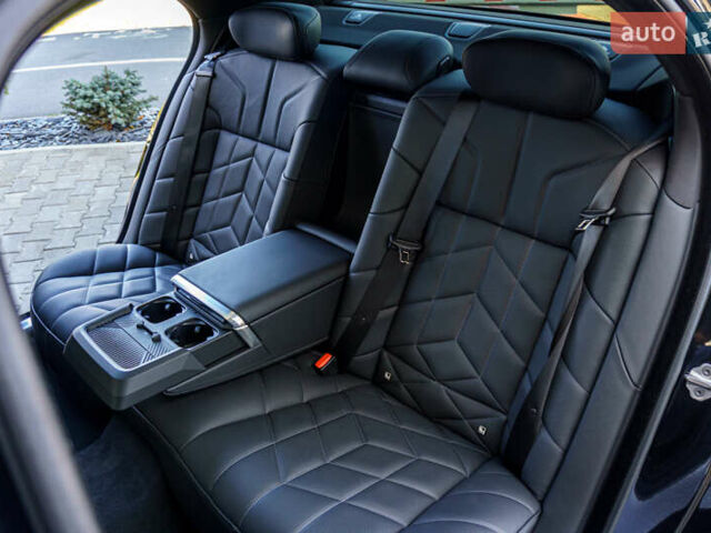 Черный БМВ i7, объемом двигателя 0 л и пробегом 20 тыс. км за 79900 $, фото 68 на Automoto.ua