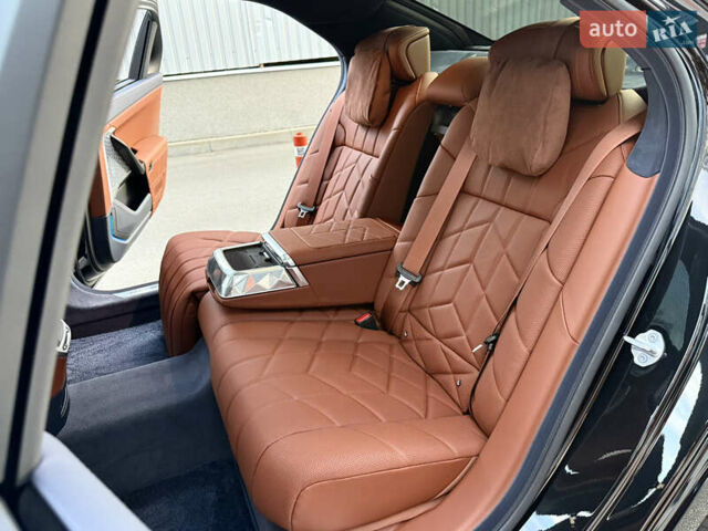 Черный БМВ i7, объемом двигателя 0 л и пробегом 1 тыс. км за 190000 $, фото 56 на Automoto.ua