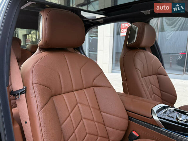 Черный БМВ i7, объемом двигателя 0 л и пробегом 1 тыс. км за 190000 $, фото 51 на Automoto.ua