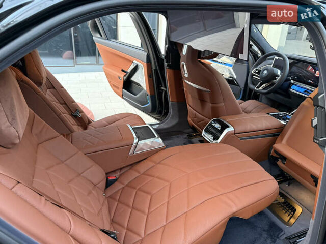Черный БМВ i7, объемом двигателя 0 л и пробегом 1 тыс. км за 190000 $, фото 64 на Automoto.ua