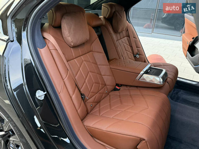 Черный БМВ i7, объемом двигателя 0 л и пробегом 1 тыс. км за 190000 $, фото 58 на Automoto.ua