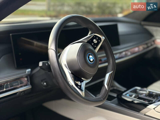 Серый БМВ i7, объемом двигателя 0 л и пробегом 75 тыс. км за 84300 $, фото 5 на Automoto.ua