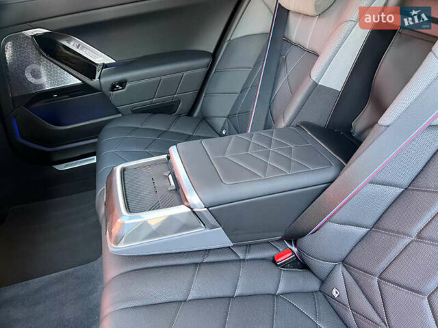 Сірий БМВ i7, об'ємом двигуна 0 л та пробігом 37 тис. км за 107500 $, фото 42 на Automoto.ua