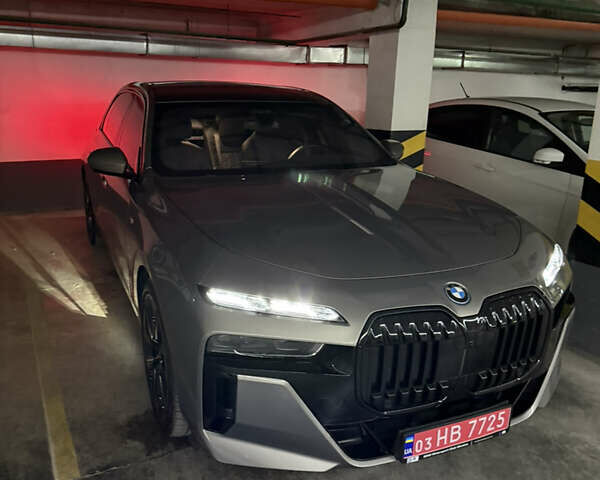 Сірий БМВ i7, об'ємом двигуна 0 л та пробігом 9 тис. км за 91500 $, фото 7 на Automoto.ua