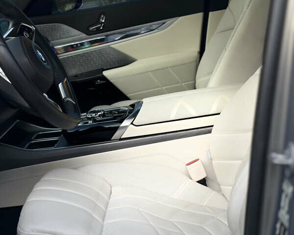 Серый БМВ i7, объемом двигателя 0 л и пробегом 75 тыс. км за 84300 $, фото 12 на Automoto.ua